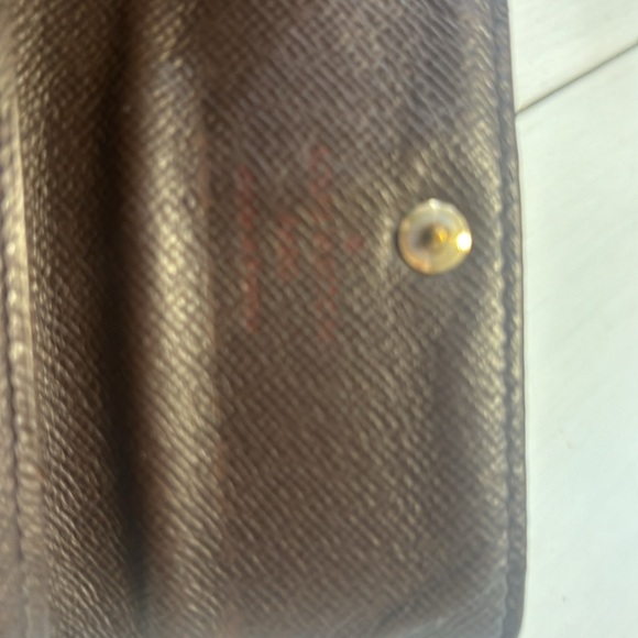 *Authentic Louis Vuitton 6 key ring - Picture 5 of 5